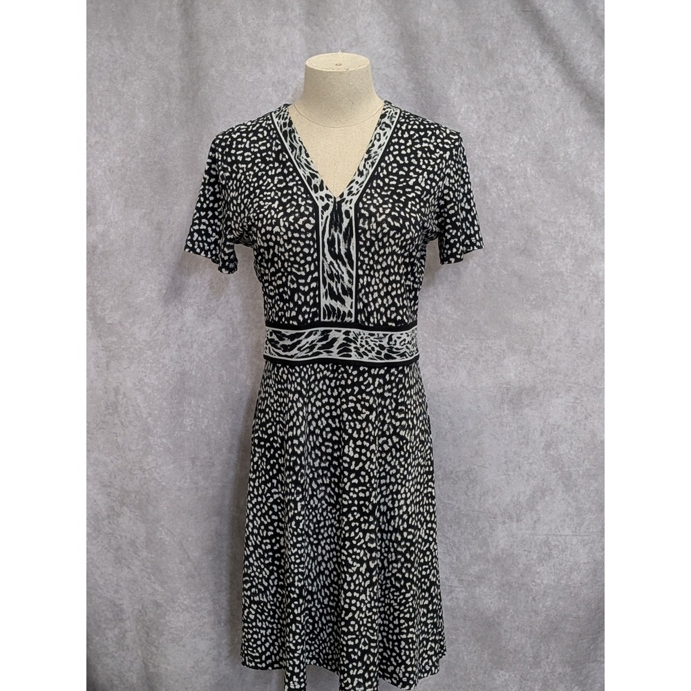 Michael Kors Women XS Black White Animal Print V-Neck Dress Short sleeve C212